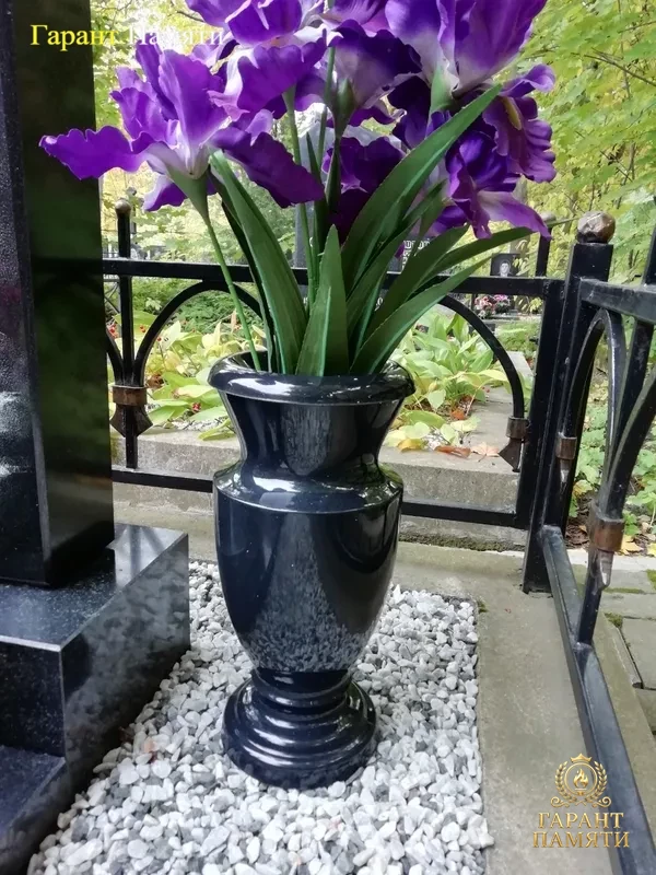 Ваза на кладбище, 31 см. из гранитополимера